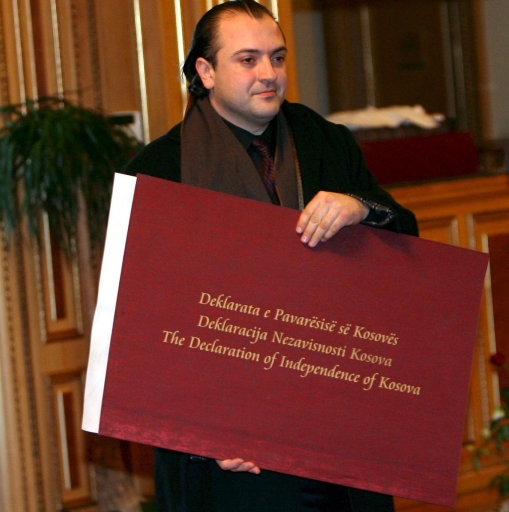 Декрацията за независимост на Косово, след като е гласувана от парламента в Косово