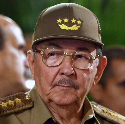 Президентът Раул Кастро заяви, че заплатите в държавния сектор ще бъдат намалени