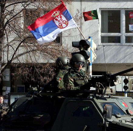 КФОР патрулира преди митинга в Белград