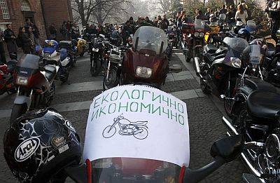 Мотористи възстанаха срещу данък МПС