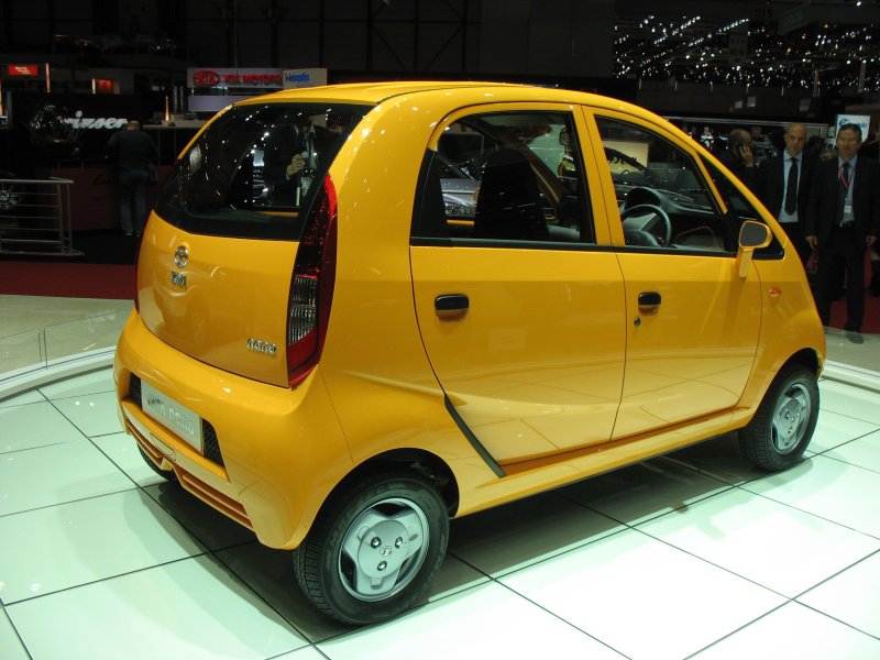 Снимки на 2500 доларовия Tata Nano