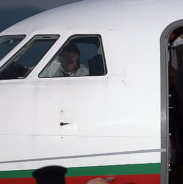 Самолетът на премиера Борисов кацна с технически проблеми