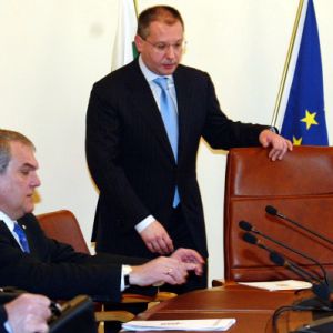 Станишев свика министрите за Косово, за да обмислят всички ”възможни действия”