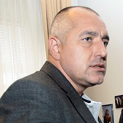 Държавата била на автопилот, а кабинетът за смях