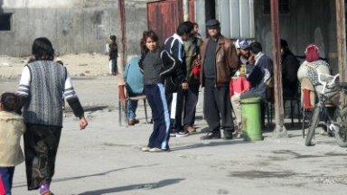 Активисти на ДПС се замерят с шишета и пепелници