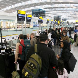 Инцидентът с пияните британци не е повлиял на работата на летището