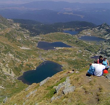 Строят паркинги до лифта за Езерата
