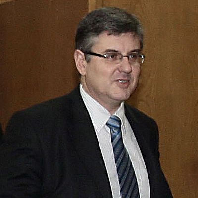 Депутат написа стихотворение за вота на доверие