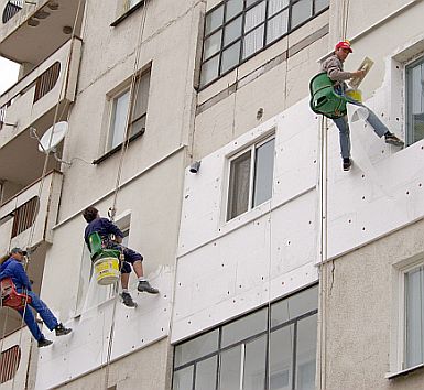 Строител алпинист падна от 8-ия етаж и оцеля