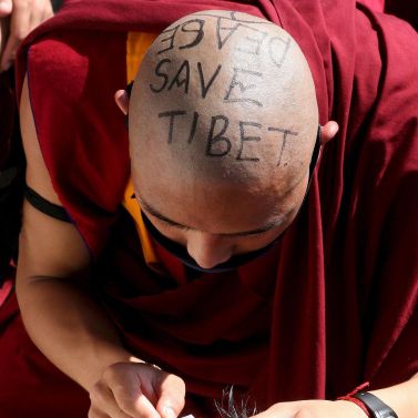 Над 900 задържани при размириците в Тибет