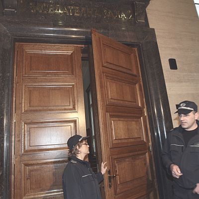 Осъдиха търговците на лични данни на варненци