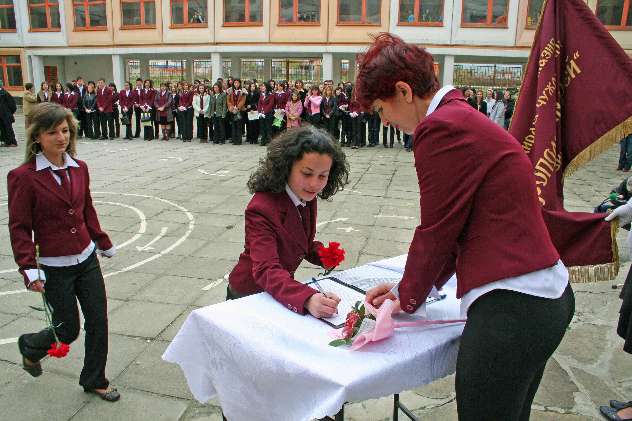 Ученици и учители облякоха школски униформи в Търговище