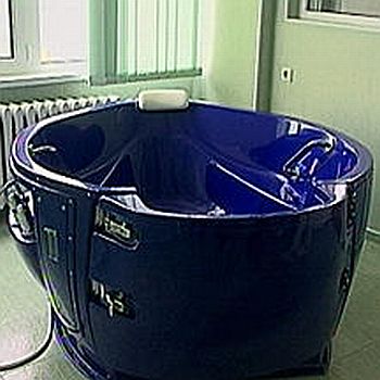 Все повече жени избират водното раждане