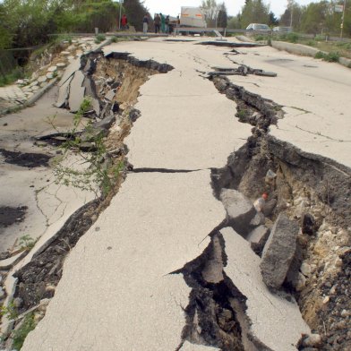 Отводняване бави укрепването на свлачище