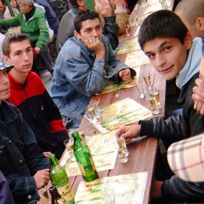 Прокурори проверяват опасни храни за ученици