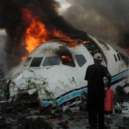 Самолет със 112 души се разби в Конго