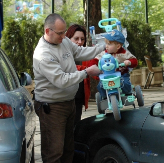 50 лв. глоба за паркиране на тротоар в София
