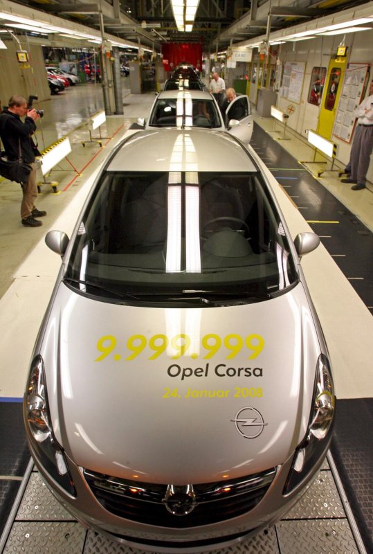 Снимки на юбилейната Opel Corsa