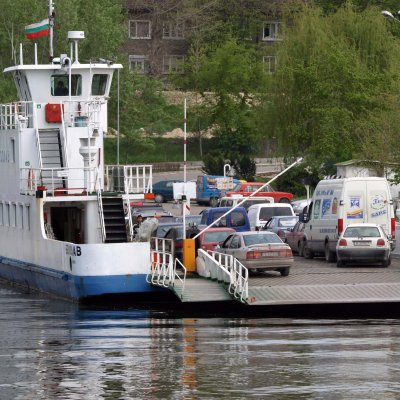 Българската страна разполага с две фериботни платформи, всяка с капацитет за 12 ТИР-а
