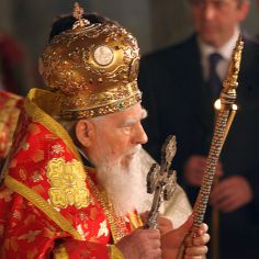 Патриарх Максим води службата на Великден