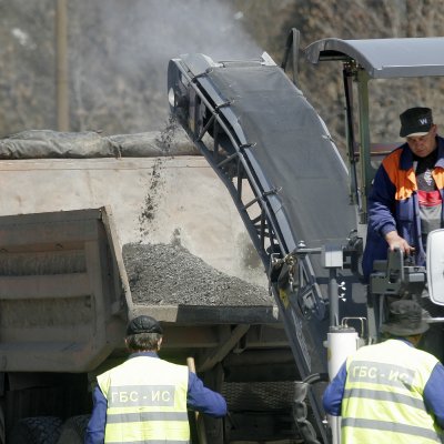 Започна кърпежът на дупките в София и Пловдив
