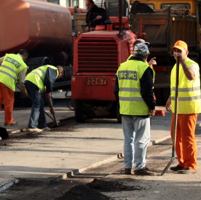 30 екипа извършват вътрешно-кварталните ремонти в София