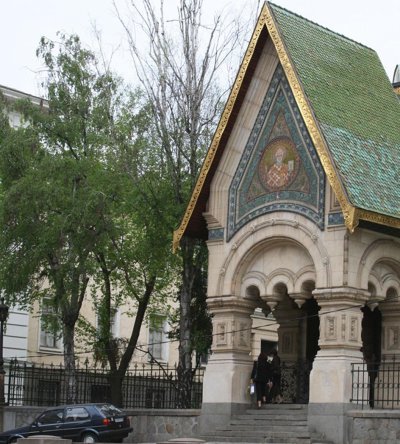 Общината размени акции в халите за скъп терен