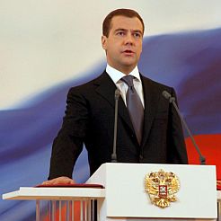 Медведев получи ”ядреното куфарче”