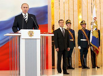 Владимир Путин предава президентския пост