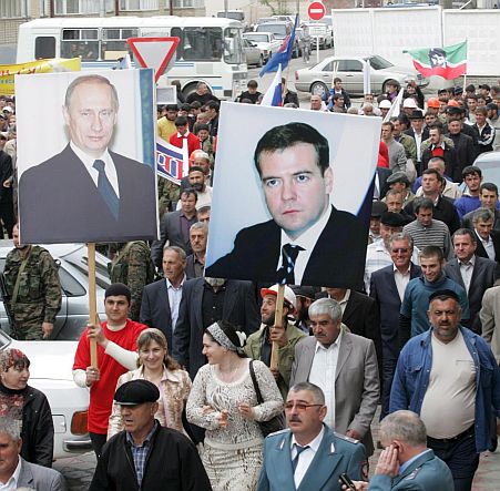 Демонстрация в Грозни, Чечения на привърженици на Путин и Медведев