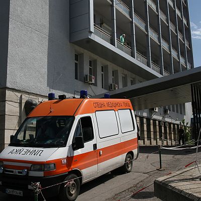 13-годишен се прави на шофьор, удря се в дърво