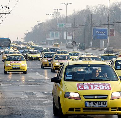 Причината е в драстичното поскъпване на природния газ, с който се движат такситата