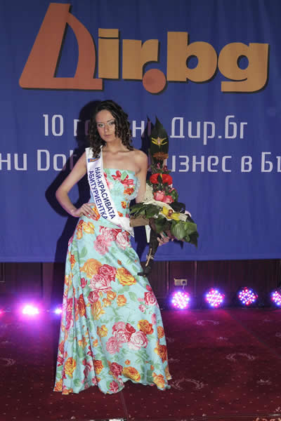 Елена Коларова на награждаването на ”Най-красивата абитуриентка” 2008