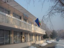 Детска градина остана без покрив след силен вятър