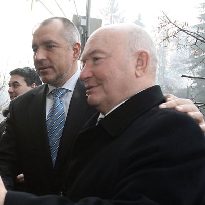 Борисов финтира журналистите на летище София