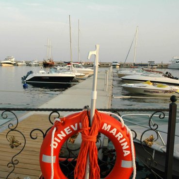 Затвориха комплекс на братя Диневи