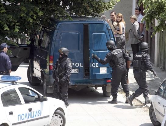 Жилищната кооперация, където се проведе акцията по задържане на двама, уличени в двойно убийство