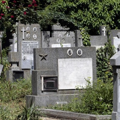 Гробовете в София свършват