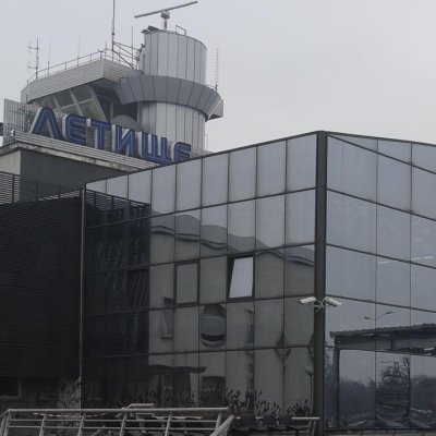 Военен самолет кацна аварийно на Летище София