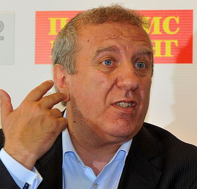 Александър Томов отвръща на удара