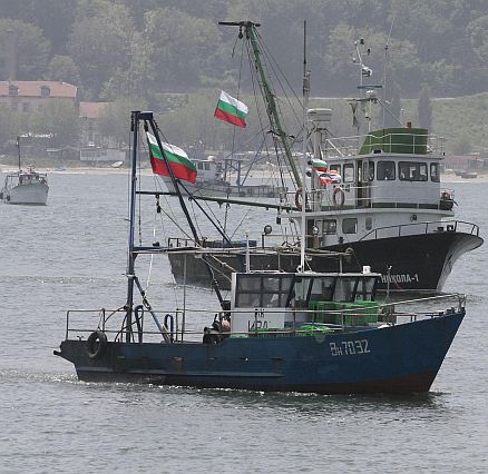 Транспортният министър нареди да се провери за безопасността на корабите за сезонен превоз на пътници