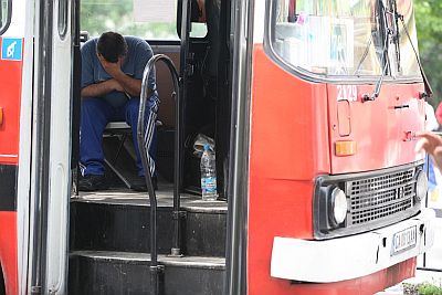 Автобус прегази момиче в центъра на София