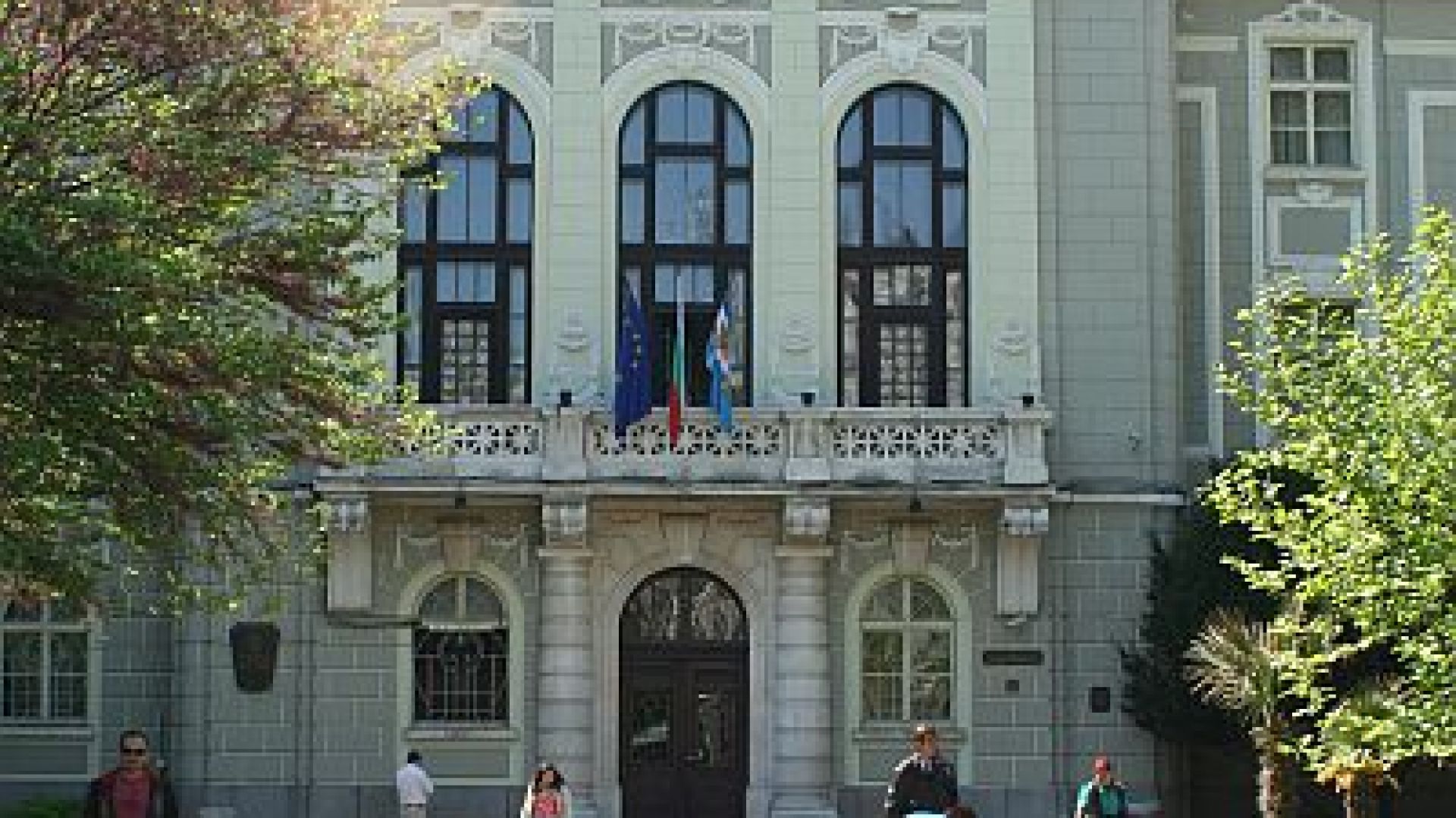 Заради тежкото финансово състояние на Община Пловдив заплатите в администрацията