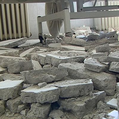  Таван се срути върху пациенти в болница 