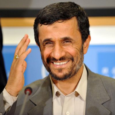 Иранският президент Махмуд Ахмадинеджад е сред първите
