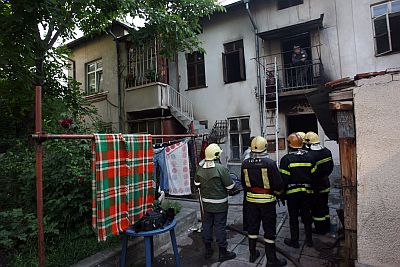 Телата на двамата загинали мъже са намерени на втория етаж