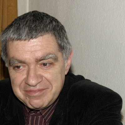 Яне ”открадна” професор