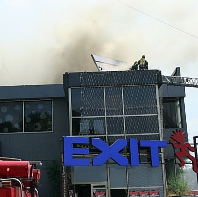 Пожар обхвана дискотека Екзит