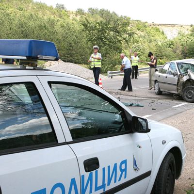 Челен удар на опел и самосвал - 2-ма загинали