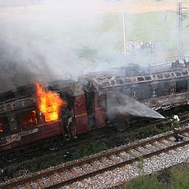 Ел. шкафче подпалило влака Пловдив-София